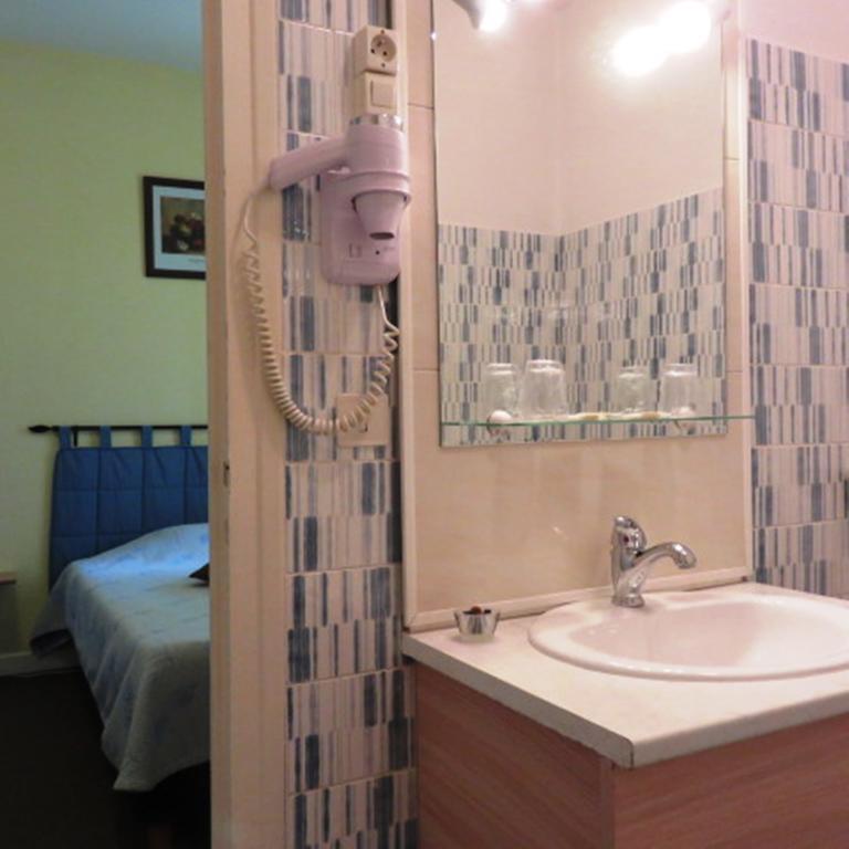 Le Relais Du Pont De Rhodes Hotel Frayssinet Room photo