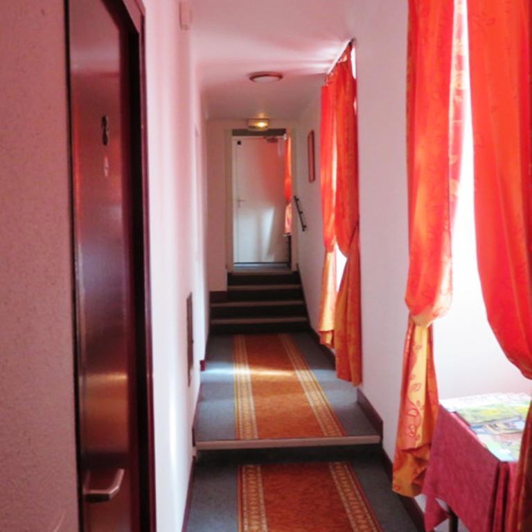Le Relais Du Pont De Rhodes Hotel Frayssinet Room photo