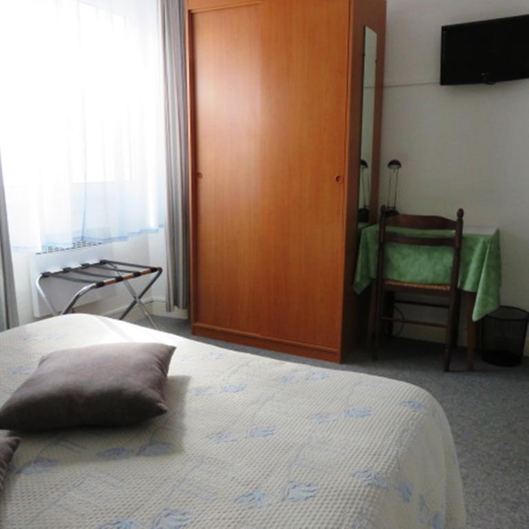 Le Relais Du Pont De Rhodes Hotel Frayssinet Room photo