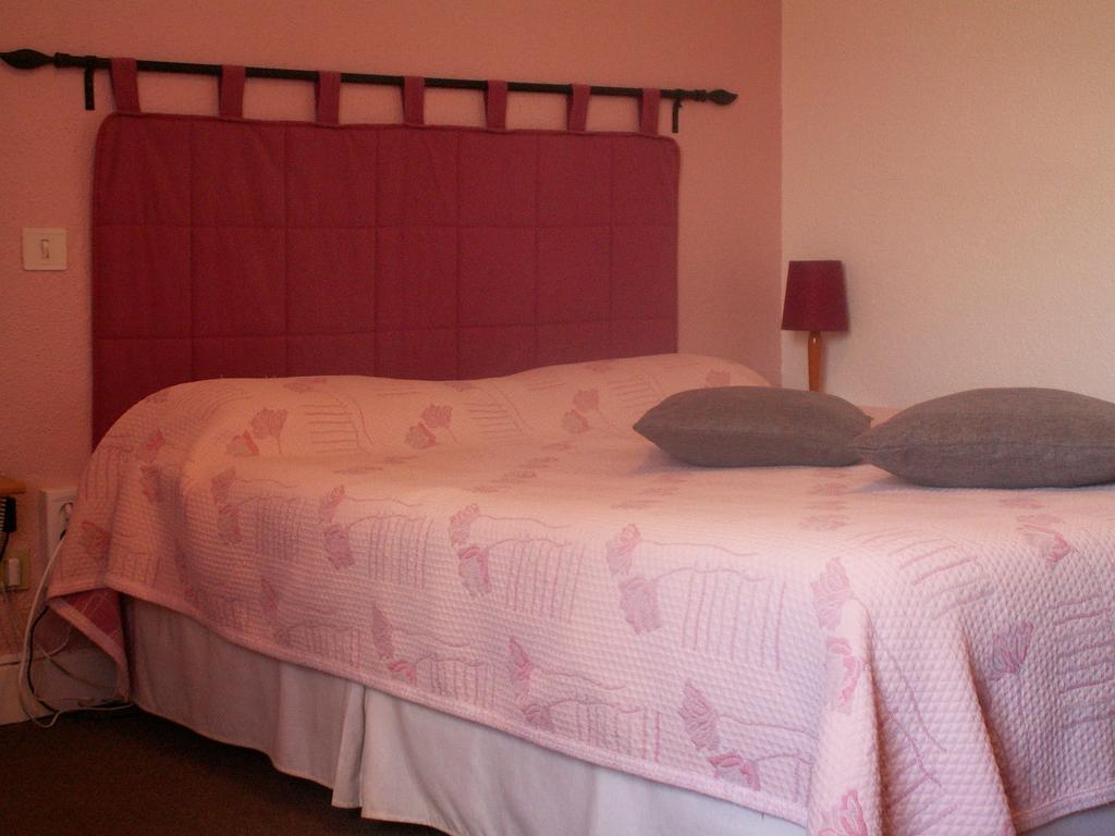Le Relais Du Pont De Rhodes Hotel Frayssinet Room photo