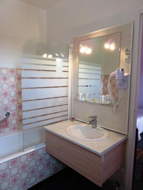 Le Relais Du Pont De Rhodes Hotel Frayssinet Room photo